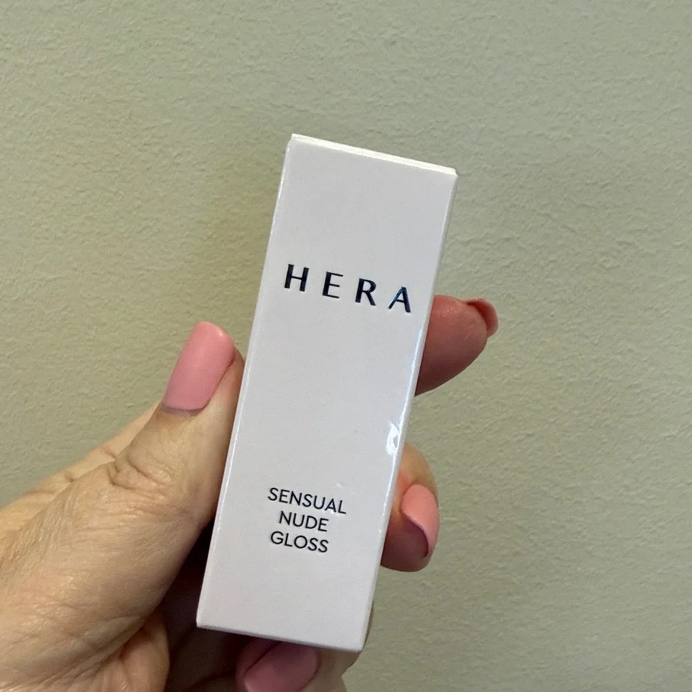 HERA Sensual Nude Gloss #422 Lingerie Korean Lip Gloss Sheer Glossy Finish